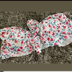 Strapless, has pads inside , fits well